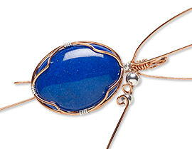 Cabochon in wire setting